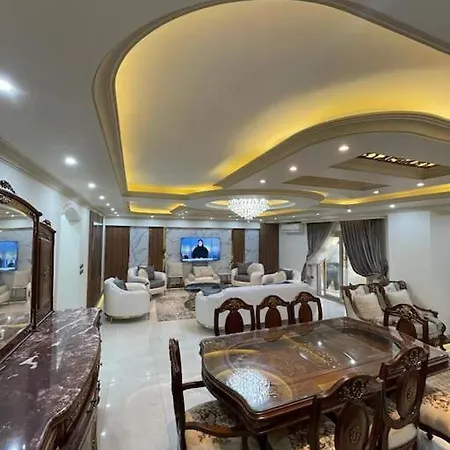 Spacious And Luxurious Apartment